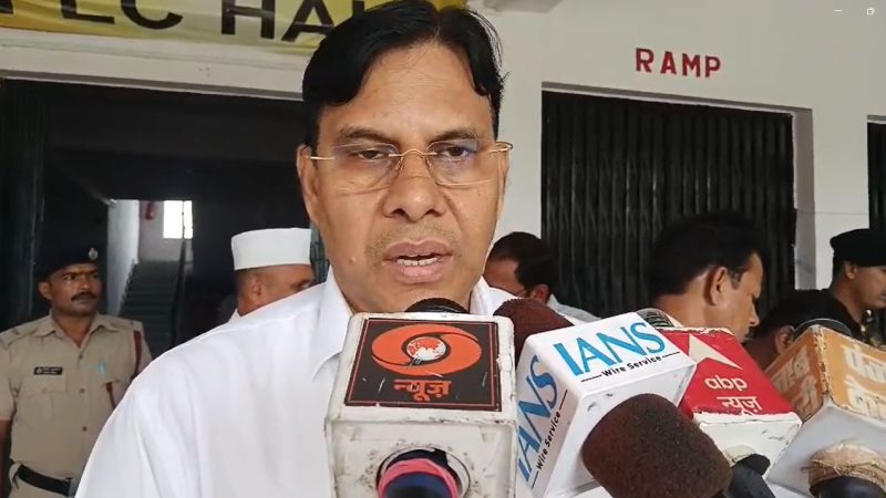 बक्सर डीएम ने स्ट्रांग रूम की सुरक्षा का लिया जायजा