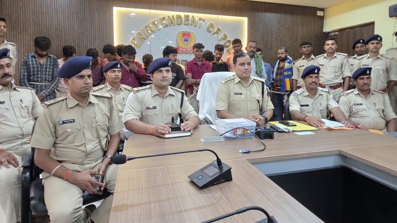 साहिबगंज-सरकारी पाइप चोरी करते 16 गिरफ्तार,3 वाहन जब्त