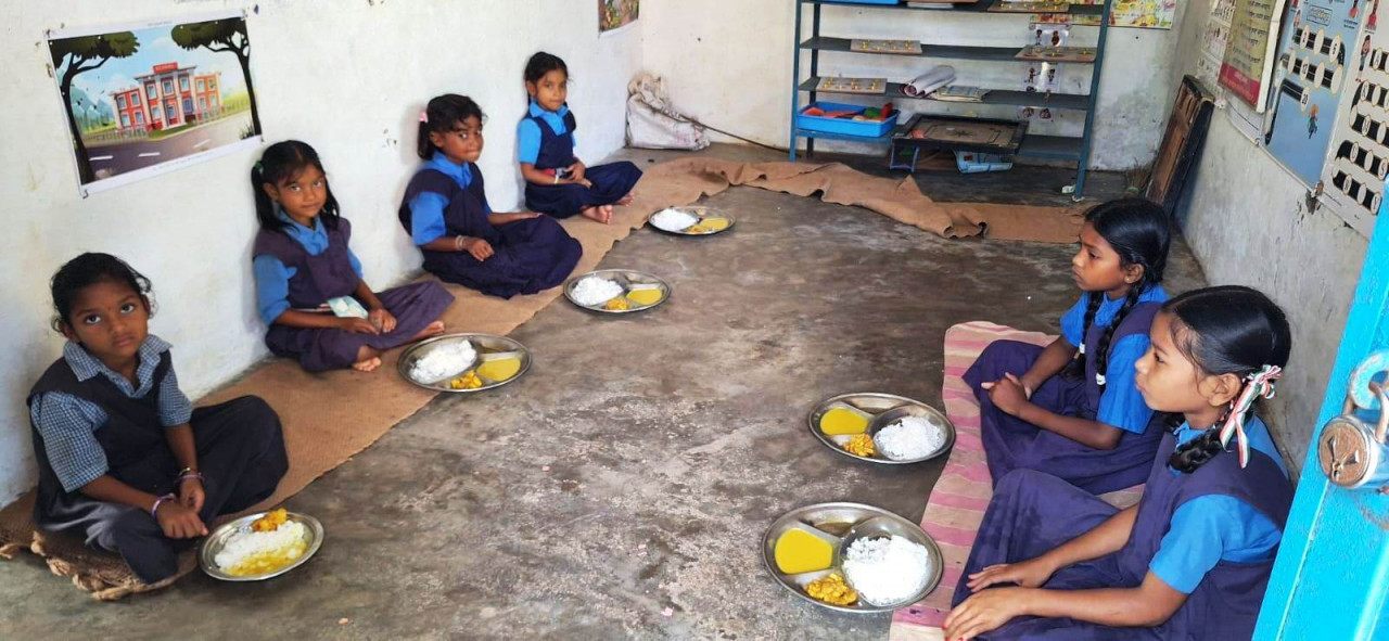 धुएं से मुक्ति और आहार से बच्चो को मिल रही शक्ति