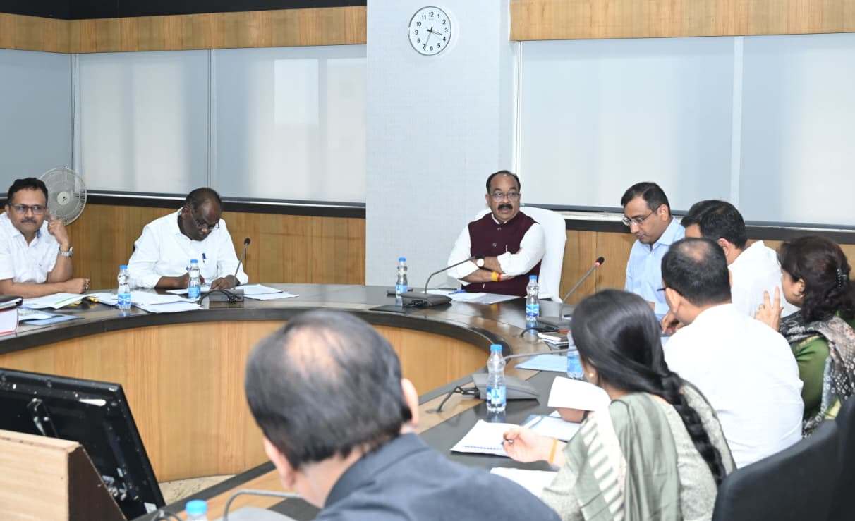 योजनाओं और सुविधाओं के क्रियान्वयन में और ज्यादा गति व पारदर्शिता के साथ करें परिणाममूलक कार्य –  अरुण साव