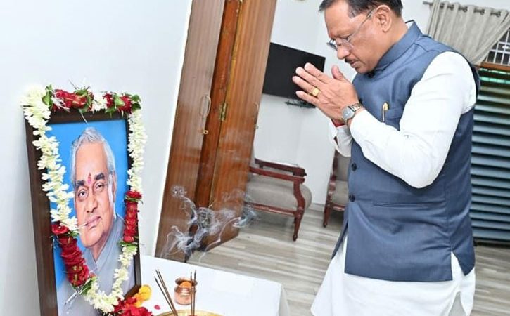 मुख्यमंत्री साय ने अटल बिहारी वाजपेयी की पुण्यतिथि पर उन्हें किया नमन