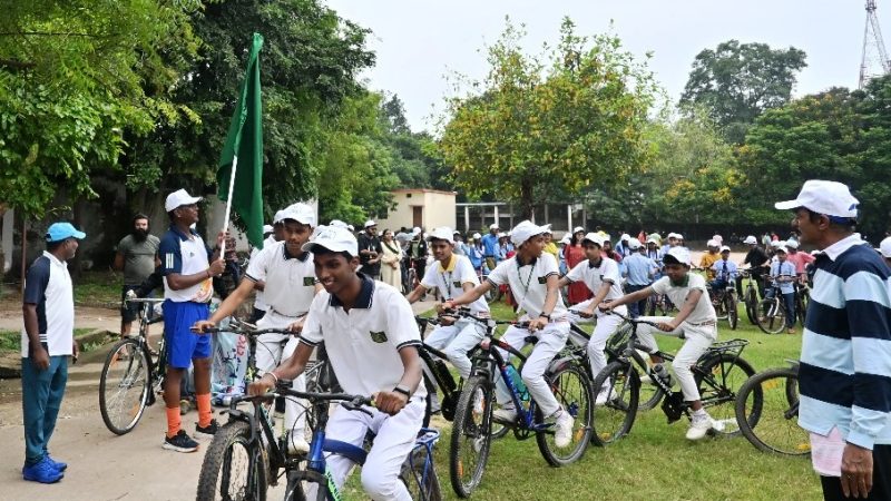 राष्ट्रीय खेल दिवस पर निकाली गई साइकल रैली