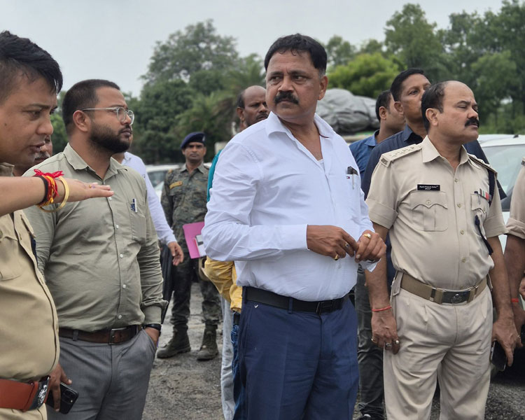 श्राद्ध कर्म की अंतिम तैयारियों को लेकर मंत्री सुदिव्य कुमार नेमरा में कर रहें कैंप