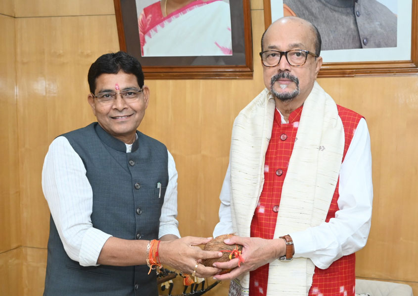 राज्यपाल डेका से राजस्व मंत्री वर्मा ने  की सौजन्य भेंट