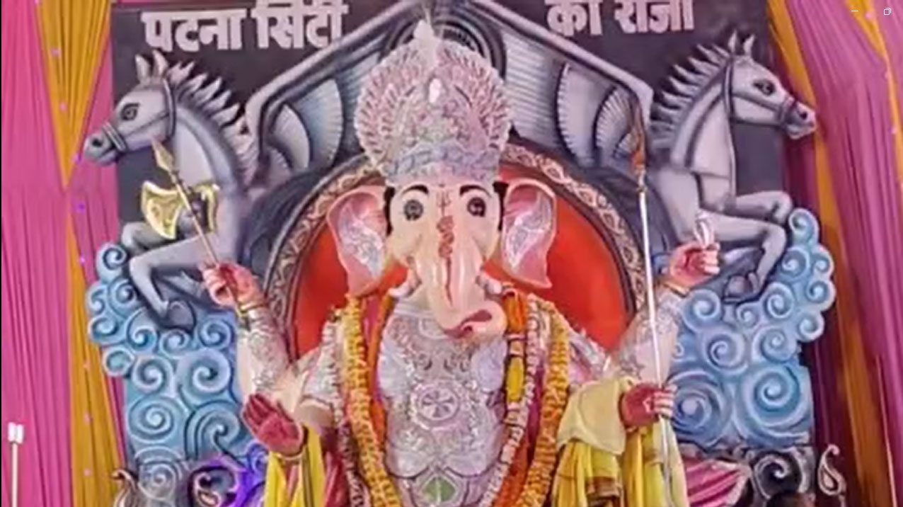 पटना: गणेश चतुर्थी पर 15फीट ऊँची भगवान की प्रतिमा