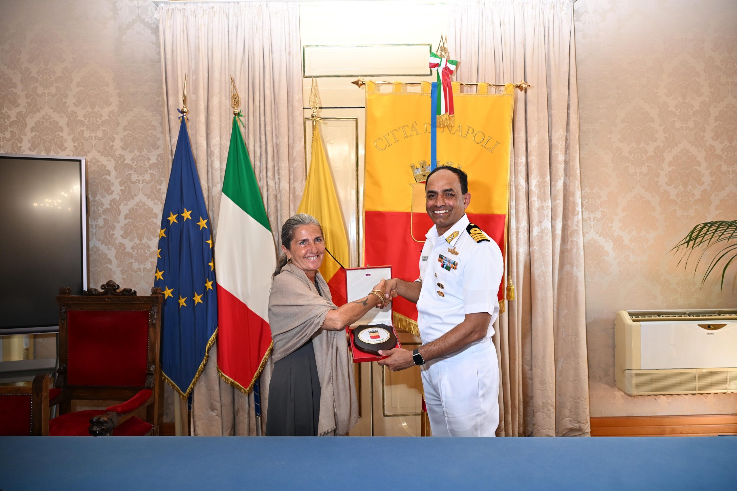 आईएनएस तमाल ने इटली में नेपल्स बंदरगाह की यात्रा पूरी की