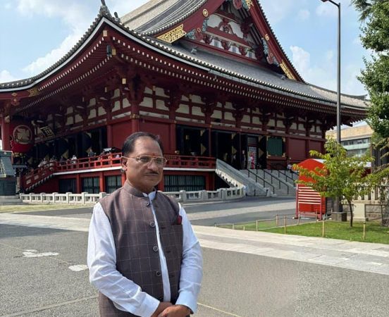मुख्यमंत्री साय ने जापान पहुंचने के बाद सबसे पहले टोक्यो स्थित ऐतिहासिक असाकुसा मंदिर में की पूजा-अर्चना