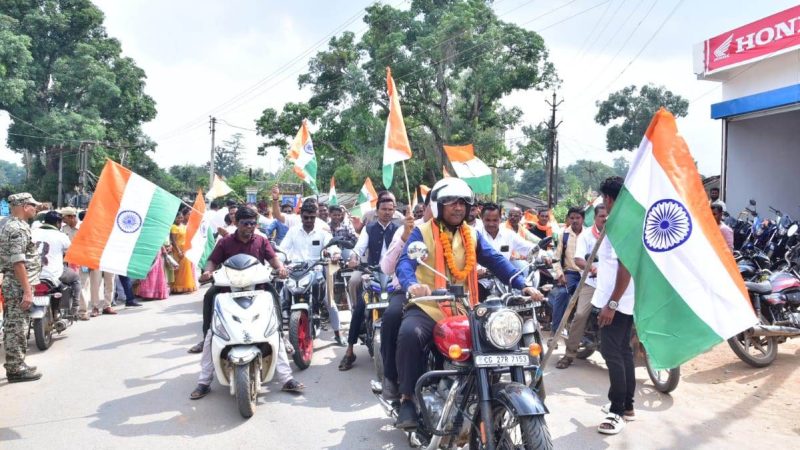 वन मंत्री केदार कश्यप तिरंगा यात्रा में हुए शामिल