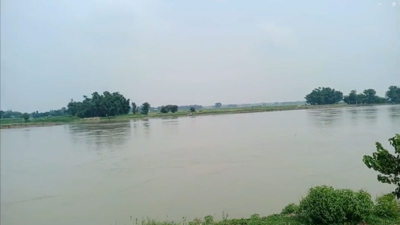 दरभंगा: कोसी नदी तटबंध पर तेज कटाव से दहशत में ग्रामीण