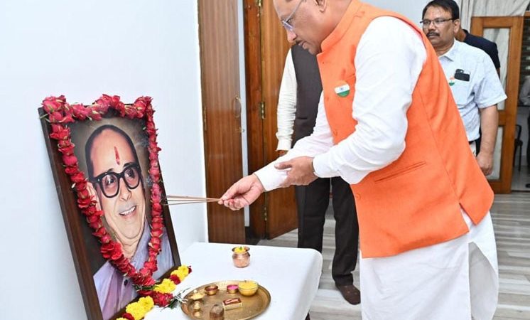 मुख्यमंत्री विष्णु देव साय ने स्वर्गीय कुशाभाऊ ठाकरे की जयंती पर किया नमन