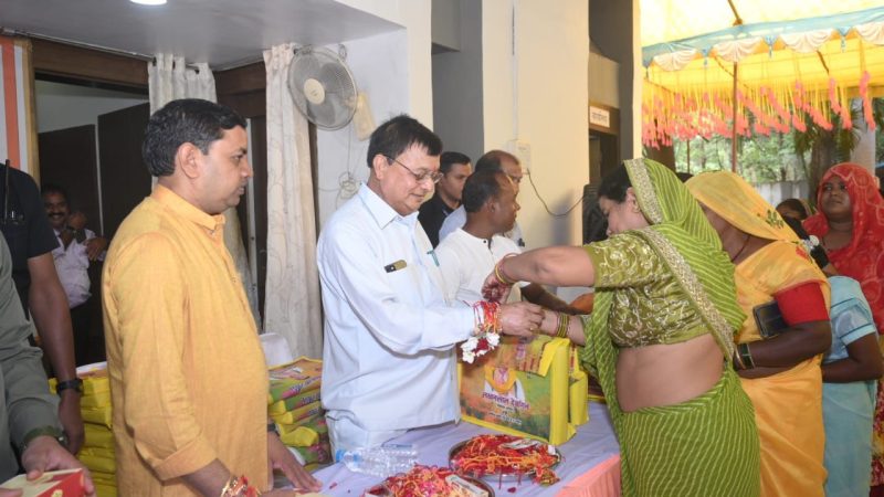 कोरबा में मंत्री लखन लाल देवांगन को 10 हज़ार से अधिक बहनों ने बाँधी स्नेह की डोर