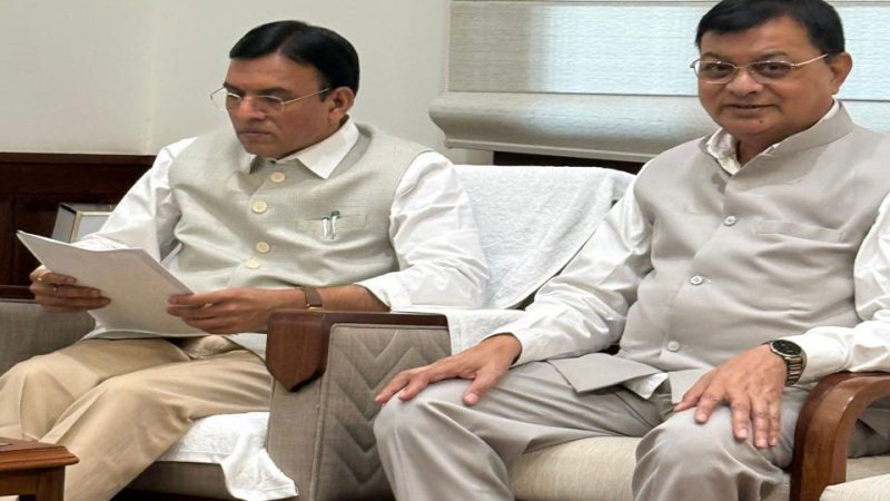 श्रम मंत्री लखन लाल देवांगन ने की केंद्रीय श्रम मंत्री मनसुख एल मंडाविया से मुलाक़ात,प्रदेश में ईएसआईसी नर्सिंग कॉलेज की स्थापना हेतु की मांग