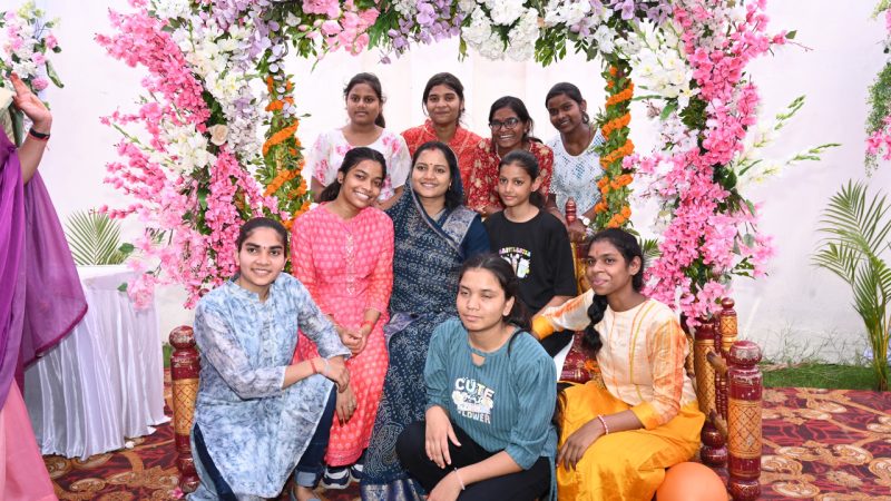 सावन के रंगों में रंगा मंत्री निवास, महिला पत्रकारों संग मंत्री लक्ष्मी राजवाड़े ने लिया उत्सव का आनंद