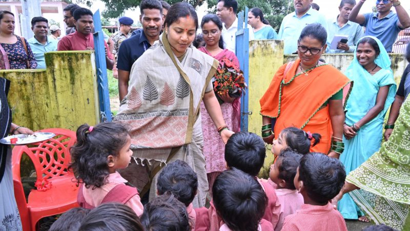 महिला एवं बाल विकास मंत्री श्रीमती राजवाड़े कोंडागांव के प्रवास पर