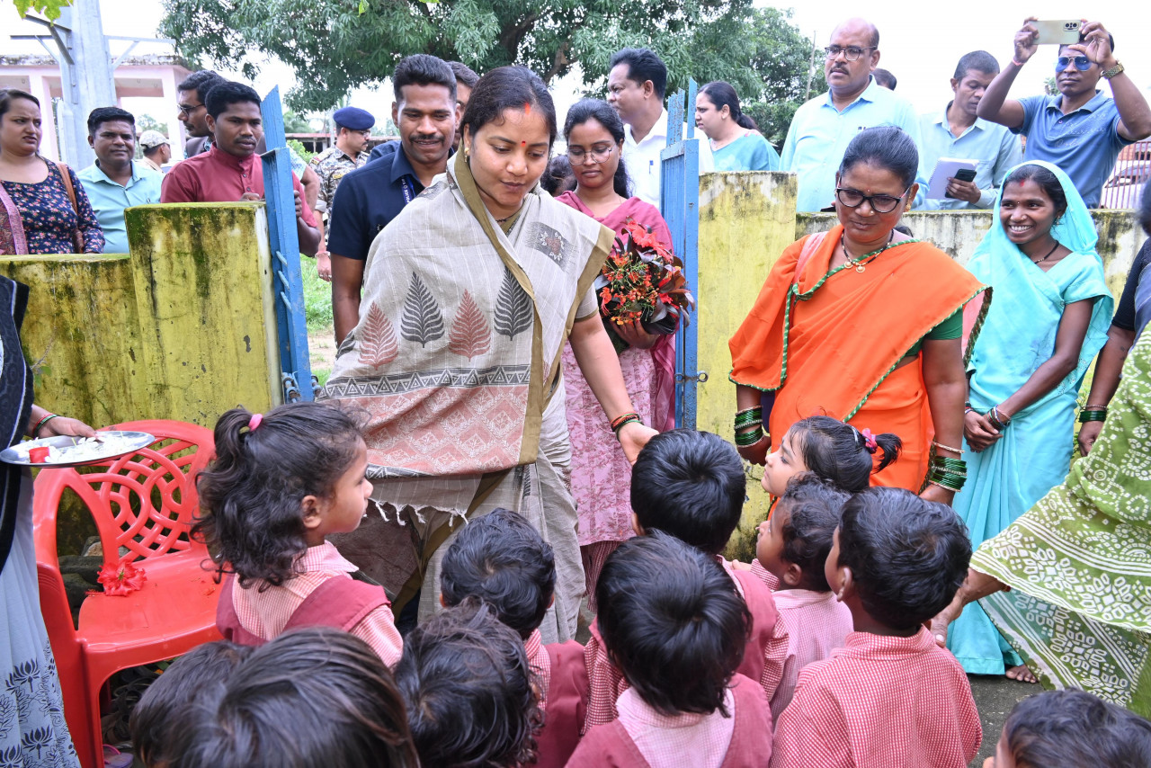 महिला एवं बाल विकास मंत्री श्रीमती राजवाड़े कोंडागांव के प्रवास पर