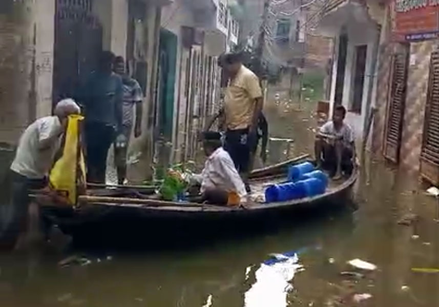 प्रयागराज में गंगा और यमुना नदियों का जलस्तर कम होने से बाढ़ पीड़ितों को मिली राहत