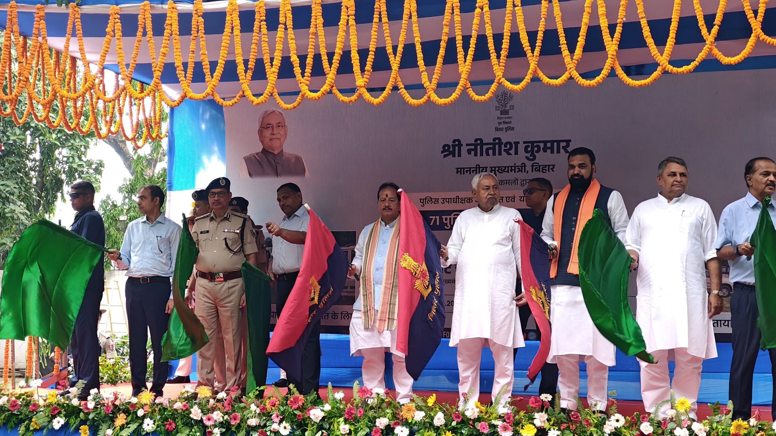 सीएम नीतीश ने यातायात निगरानी के लिए 71 नए वाहनों का किया लोकार्पण