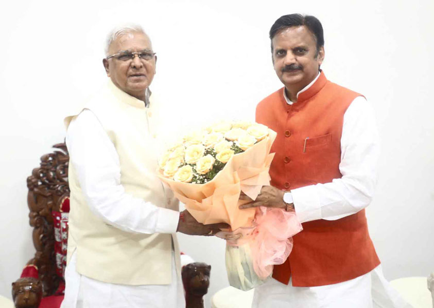राज्यपाल पटेल से उप-मुख्यमंत्री शुक्ल ने की सौजन्य भेंट