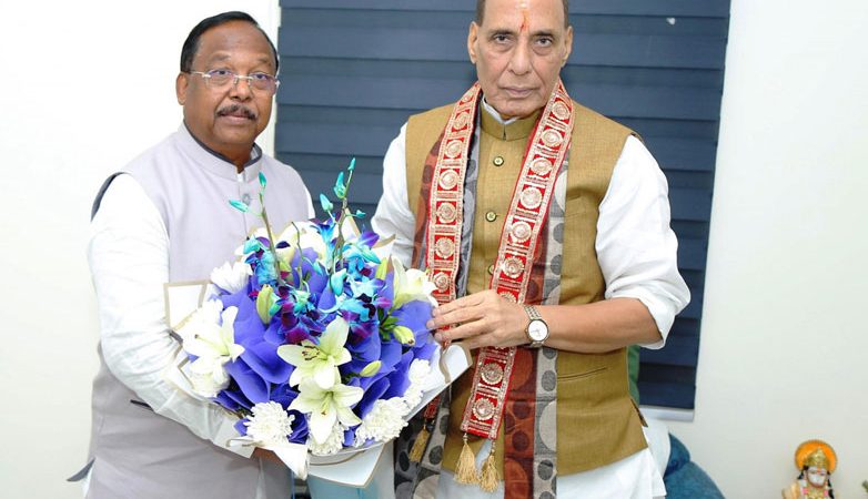 मंत्री रामविचार नेताम ने केन्द्रीय रक्षा मंत्री राजनाथ सिंह से दिल्ली में की मुलाकात