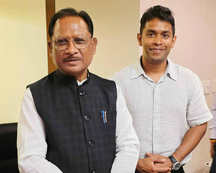 बस्तर के होनहार अविनाश तिवारी से टोक्यो में मिले मुख्यमंत्री विष्णुदेव साय : छत्तीसगढ़ में उद्योग स्थापना को लेकर हुई सकारात्मक चर्चा