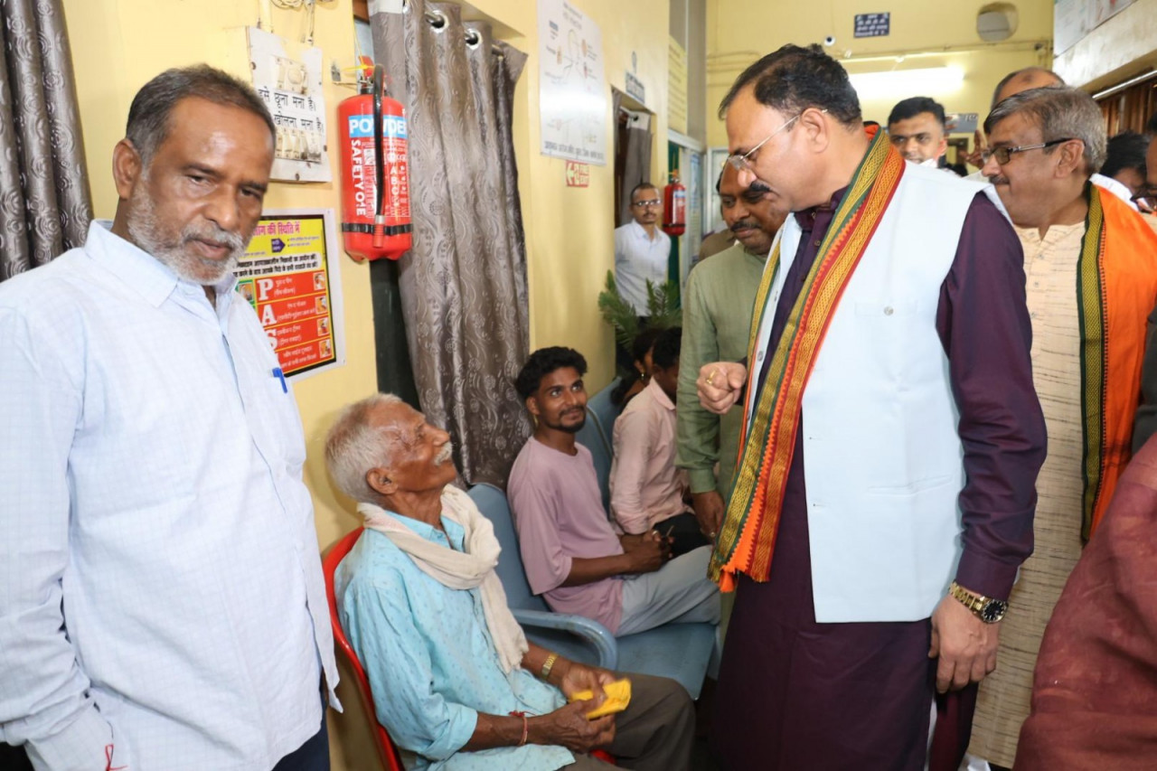 स्वास्थ्य मंत्री श्याम बिहारी जायसवाल ने उपस्वास्थ्य केंद्र पुरूर का किया निरीक्षण