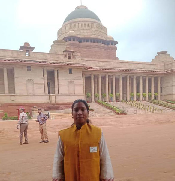 राष्ट्रपति भवन में आयोजित एट होम रिसेप्शन में शामिल हुई बगीचा की सुमन तिर्की