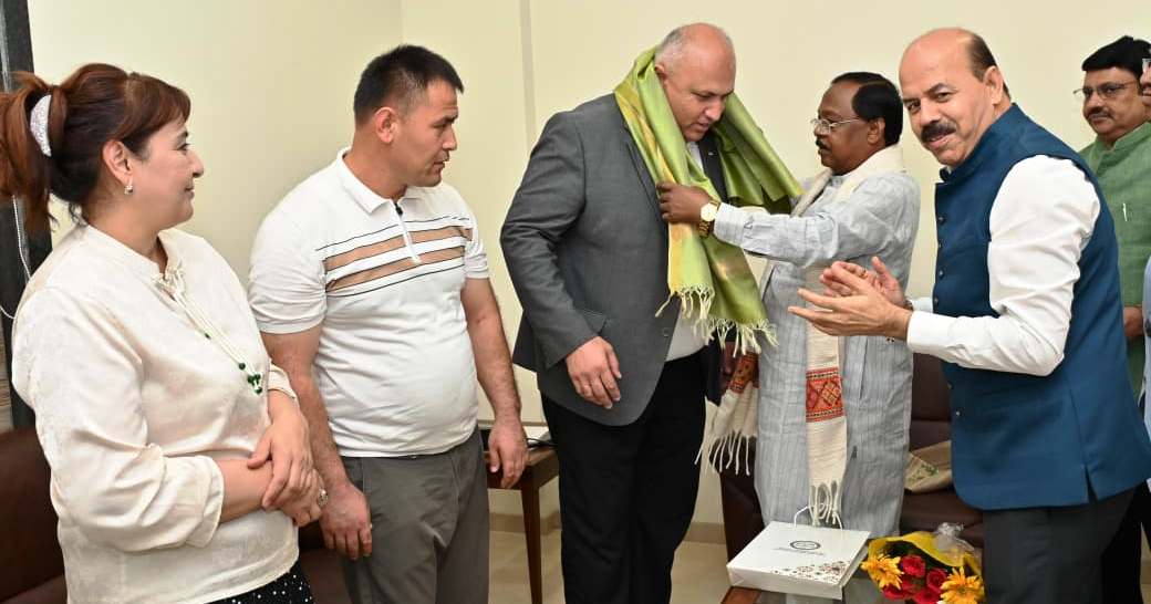 उज्बेकिस्तान के वैज्ञानिकों ने कृषि मंत्री रामविचार नेताम से की मुलाकात