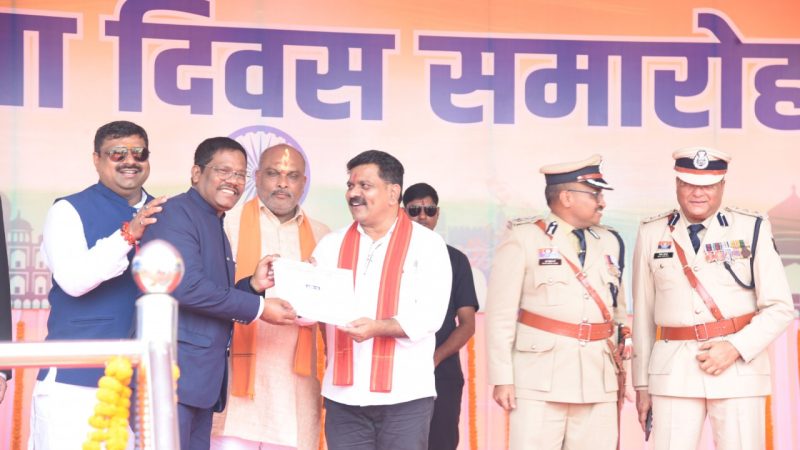 स्वतंत्रता दिवस के अवसर पर दुर्ग जिले के 79 अधिकारी/कर्मचारी सम्मानित