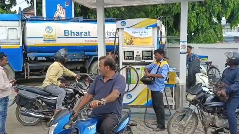 अयोध्या में शुरू हुआ “नो हेलमेट, नो पेट्रोल” अभियान