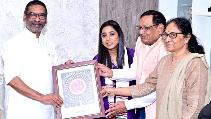 मुख्यमंत्री हेमन्त सोरेन से बॉलीवुड गायिका शिल्पा राव ने मुलाकात की