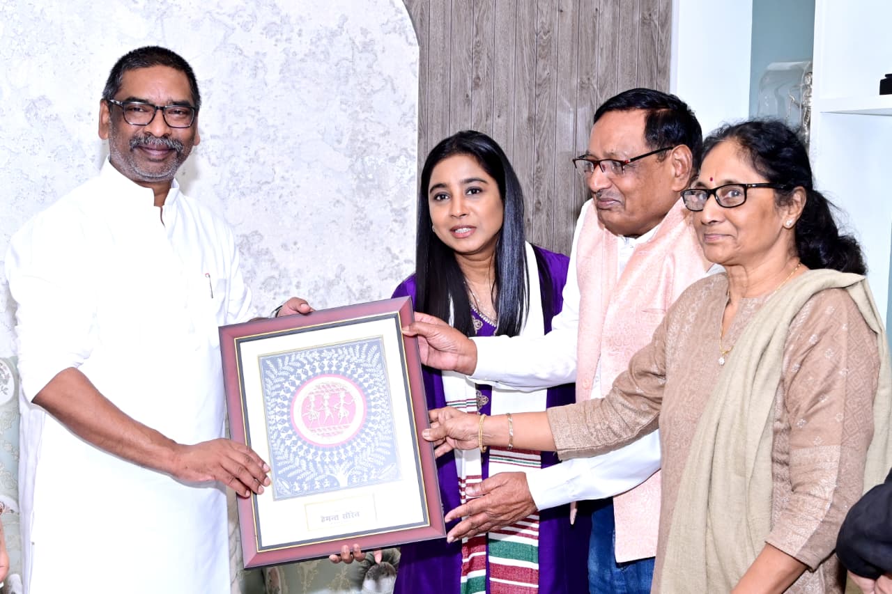 मुख्यमंत्री हेमन्त सोरेन से बॉलीवुड गायिका शिल्पा राव ने मुलाकात की