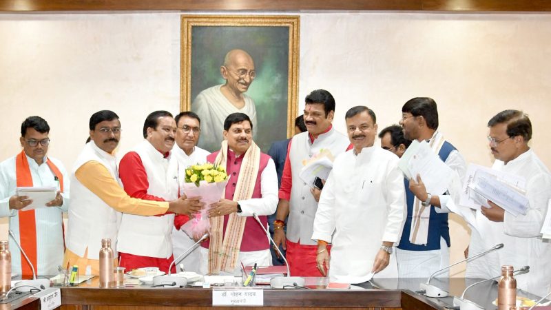 मुख्यमंत्री डॉ. यादव द्वारा विक्रमादित्य वैदिक घड़ी स्थापित करने पर कैबिनेट के सदस्यों ने माना आभार