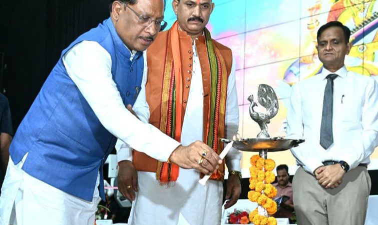 मुख्यमंत्री विष्णु देव साय ने किया एरोकॉन 2025 का शुभारंभ, कैंसर उपचार और शोध में मिलेगी नई दिशा