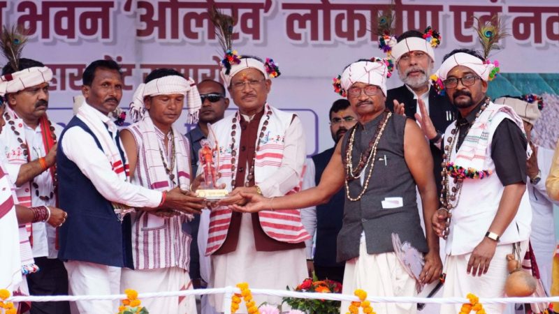 जगदलपुर में धुरवा समाज के संभाग स्तरीय नुआखाई मिलन समारोह एवं नवनिर्मित सामाजिक भवन “ओलेख” के लोकार्पण कार्यक्रम में शामिल हुए मुख्यमंत्री विष्णुदेव साय