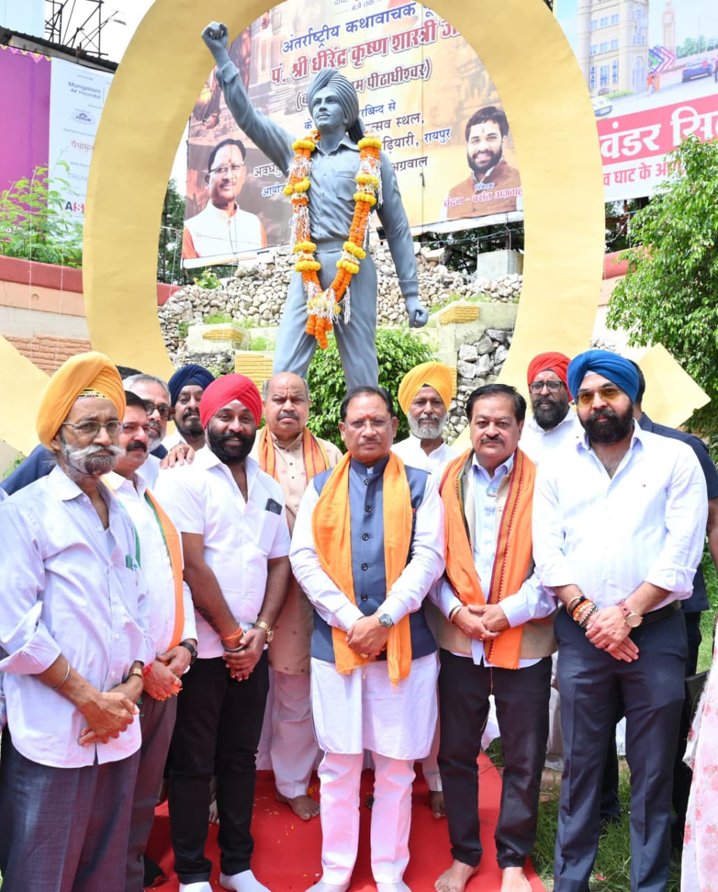 मुख्यमंत्री विष्णु देव साय ने अमर शहीद भगत सिंह की प्रतिमा पर माल्यार्पण कर किया नमन