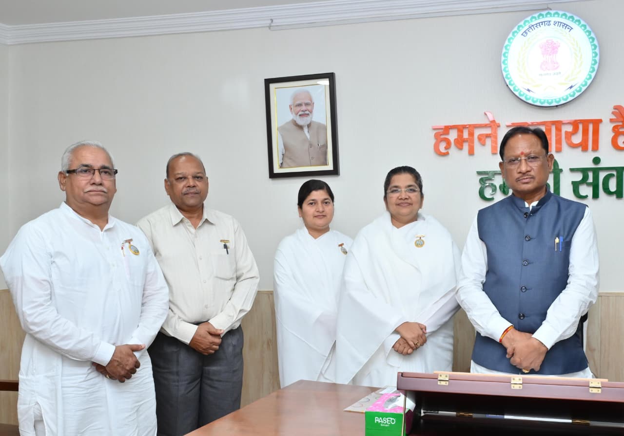 मुख्यमंत्री विष्णु देव साय से प्रजापिता ब्रह्माकुमारी ईश्वरीय विश्वविद्यालय के प्रतिनिधि मण्डल की सौजन्य मुलाकात