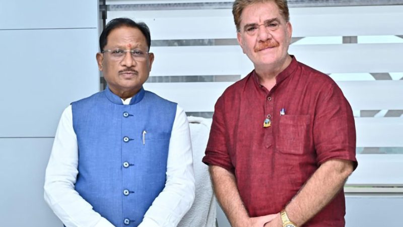 मुख्यमंत्री विष्णु देव साय से हार्टफुलनेस संस्थान के डायरेक्टर चावला ने की सौजन्य भेंट