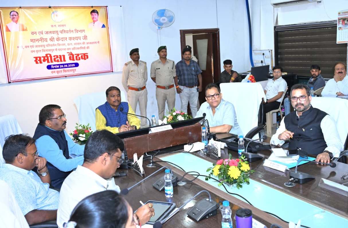वन मंत्री केदार कश्यप ने की वन विभाग के काम-काज की समीक्षा