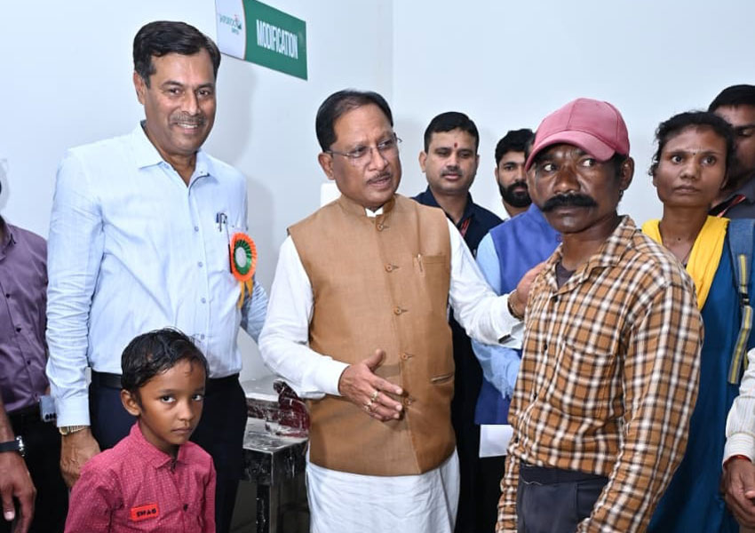 कृत्रिम पैर मिलने से दिव्यांगों को मिली जीने की नई राह