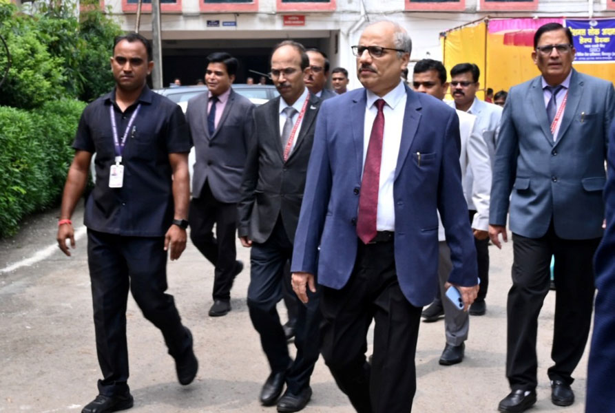 छत्तीसगढ उच्च न्यायालय के मुख्य न्यायाधीश न्यायमूर्ति रमेश सिन्हा ने नेशनल लोक अदालत के तहत सुनवाई का लिया जायजा