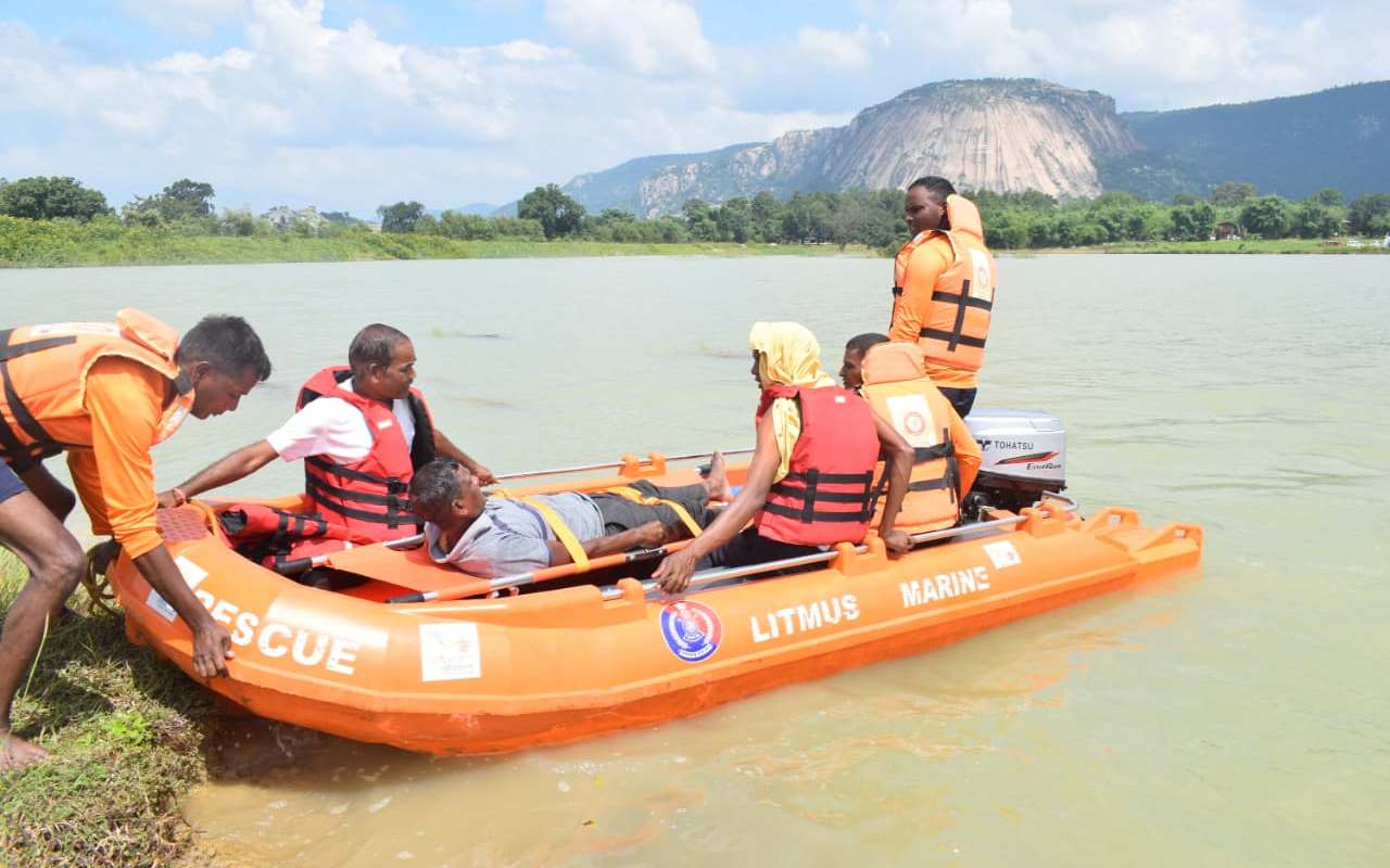 मयाली नेचर कैंप एवं ईब नदी पर बाढ़ आपदा से बचाव एवं राहत कार्यों के मॉक ड्रिल का हुआ आयोजन