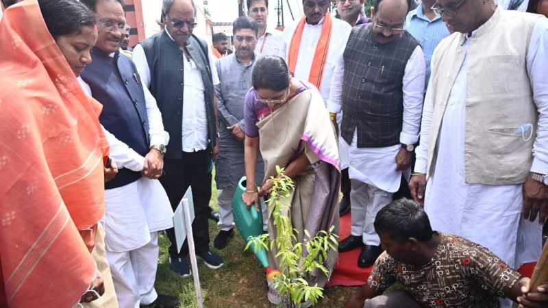 प्रधानमंत्री मोदी के जन्म दिवस पर स्वस्थ्य नारी-सशक्त परिवार योजना का देशव्यापी शुभारंभ