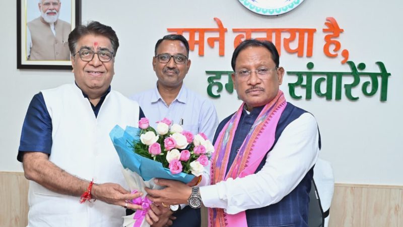 मुख्यमंत्री से ट्रिपल आई टी नया रायपुर के निदेशक प्रोफेसर ओमप्रकाश व्यास ने की सौजन्य मुलाकात