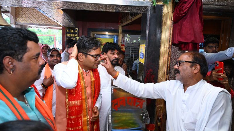 वित्त मंत्री ओ.पी. चौधरी ने महाकाली मंदिर में की पूजा-अर्चना