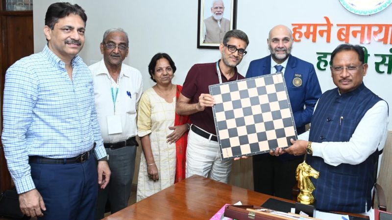 मुख्यमंत्री साय से ग्रैंडमास्टर प्रवीण महादेव थिप्से ने की सौजन्य भेंट