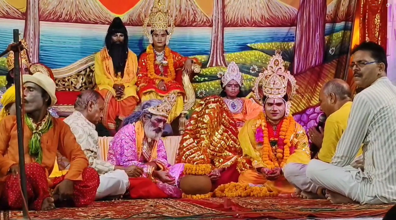 बरेली में 458वीं ऐतिहासिक रामलीला का भव्य मंचन, अयोध्या के कलाकारों ने जीवंत किया रामकथा