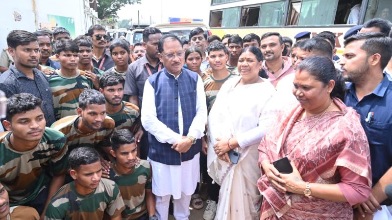 मुख्यमंत्री विष्णुदेव साय से 26 अग्निवीरों ने की सौजन्य मुलाकात