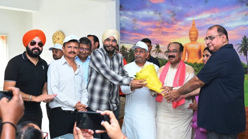 उप मुख्यमंत्री अरुण साव और अधिकारियों ने किया श्रमदान