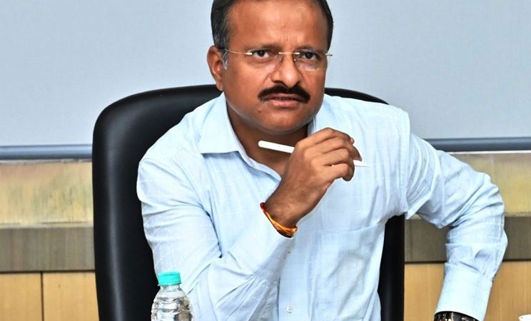 मुख्यमंत्री के प्रमुख सचिव ने नक्सल प्रभावित जिलों में विकास कार्यों की समीक्षा की