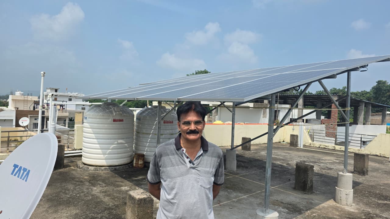 गंगापुर निवासी सुरेंद्र शुक्ला के घर सौर ऊर्जा से हुए रोशन